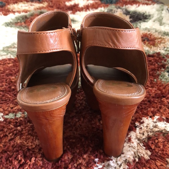 Gianni Bini Brown Platform Heel - Picture 4 of 7